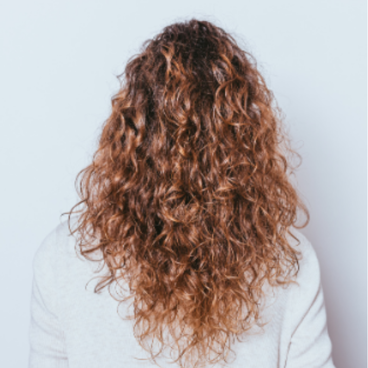 BLONDE NATURAL COLOURED CURLY HAIR /  CAPELLI NATURALI BIONDI RICCI